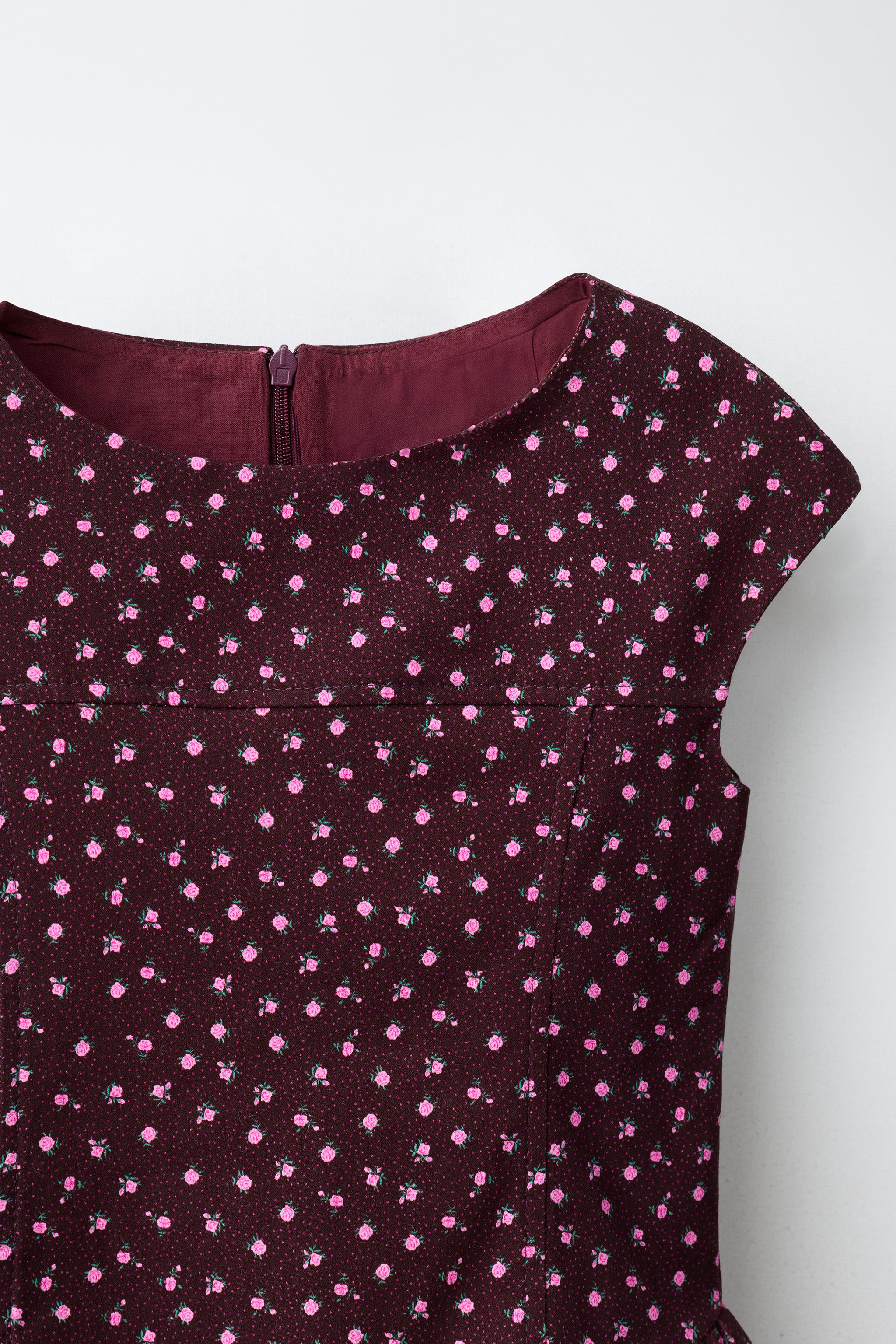 ROBE À FLEURS ET VOLANTS